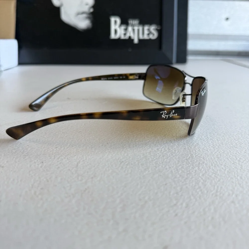 Ray-Ban RB3379 014 51  64-15-130‎ Sunglasses RARE Made In Italy